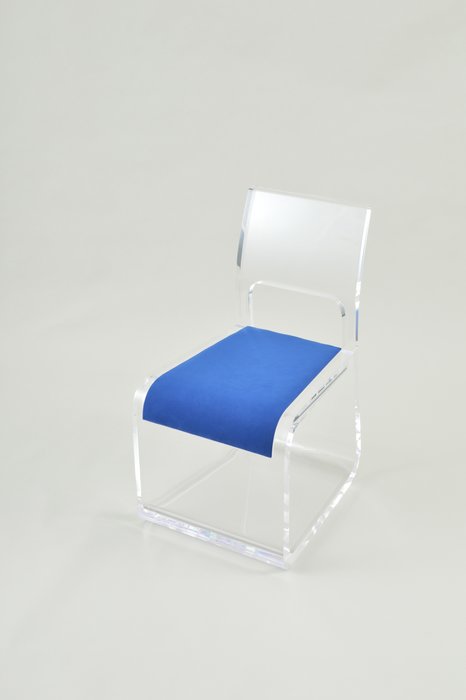 На стенде Международной ярмарки современной мебели (ICFF): стул с датчиками, способными измерять частоту дыхания и сердцебиения и определять уровень стресса.